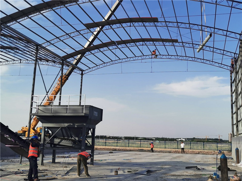 錫寶重工員工們冒著高溫在江蘇淮安客戶(hù)現(xiàn)場(chǎng)進(jìn)行設(shè)備安裝(圖1)