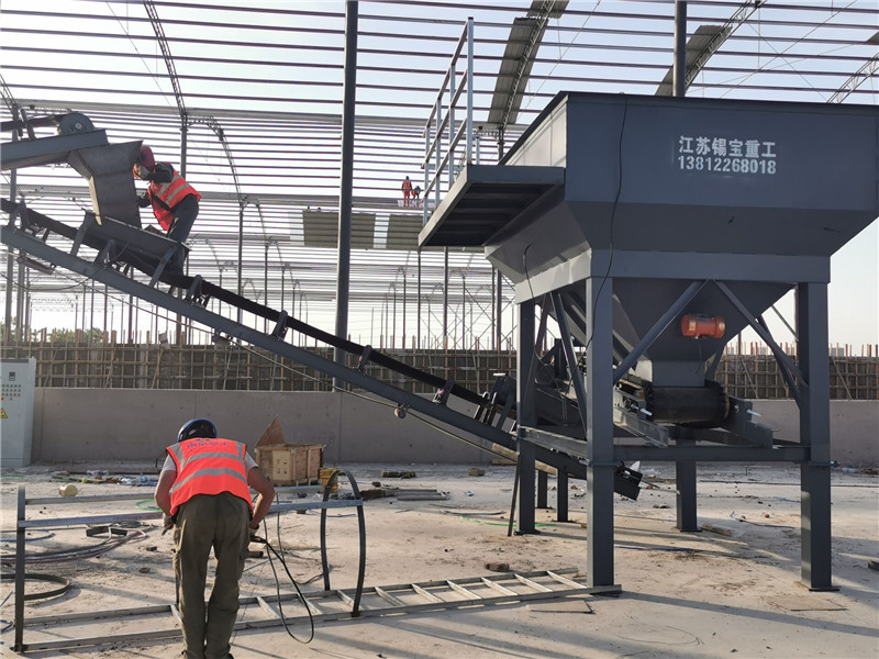 錫寶重工員工們冒著高溫在江蘇淮安客戶(hù)現(xiàn)場(chǎng)進(jìn)行設(shè)備安裝(圖7)