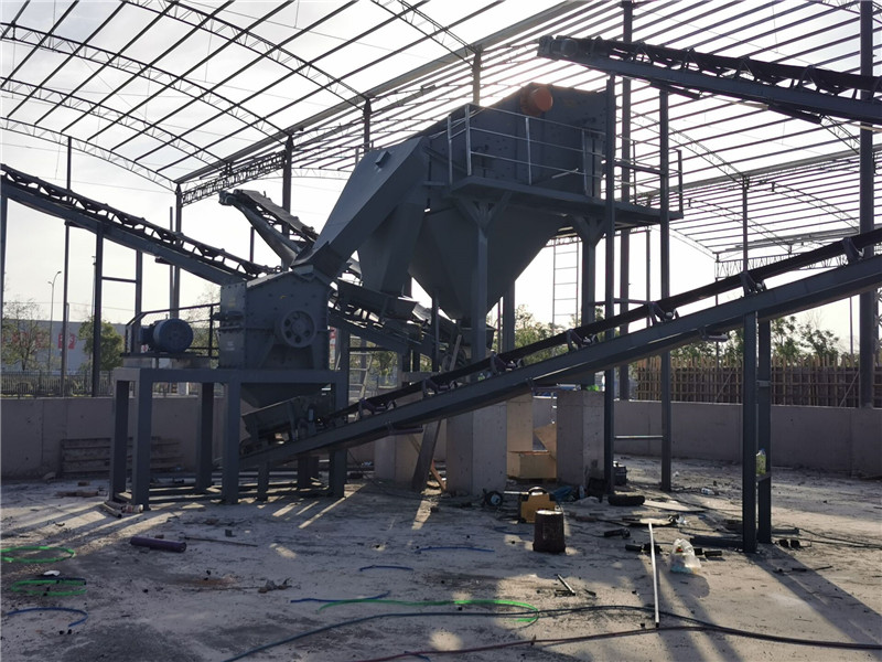 錫寶重工員工們冒著高溫在江蘇淮安客戶(hù)現(xiàn)場(chǎng)進(jìn)行設(shè)備安裝(圖4)